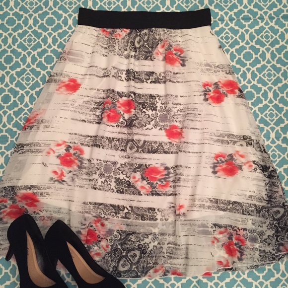 LuLaRoe Dresses & Skirts - Lularoe Unicorn Medium Lola Skirt